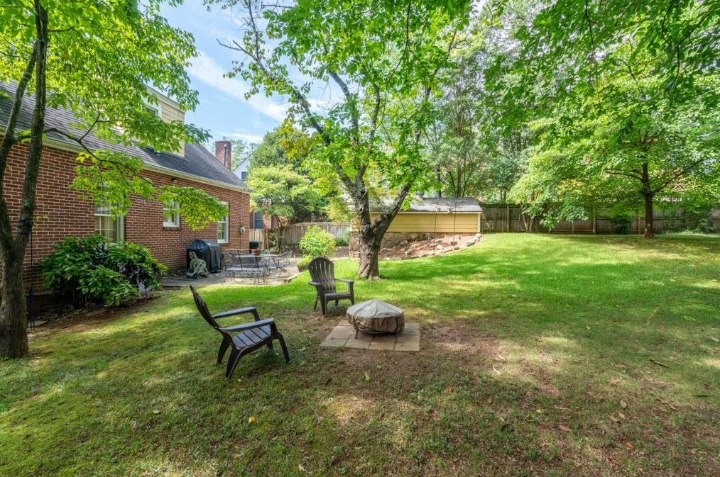 216 Shadowmoor Dr, Decatur GA  30030-3849 exterior