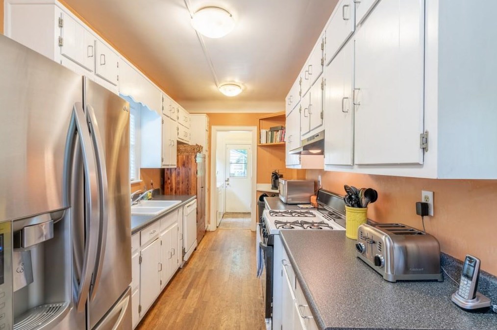 216 Shadowmoor Dr, Decatur GA  30030-3849 exterior