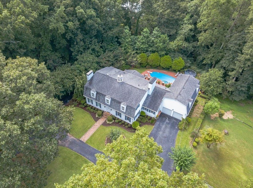 4610 Orkney Ln, Atlanta GA  30331-7440 exterior