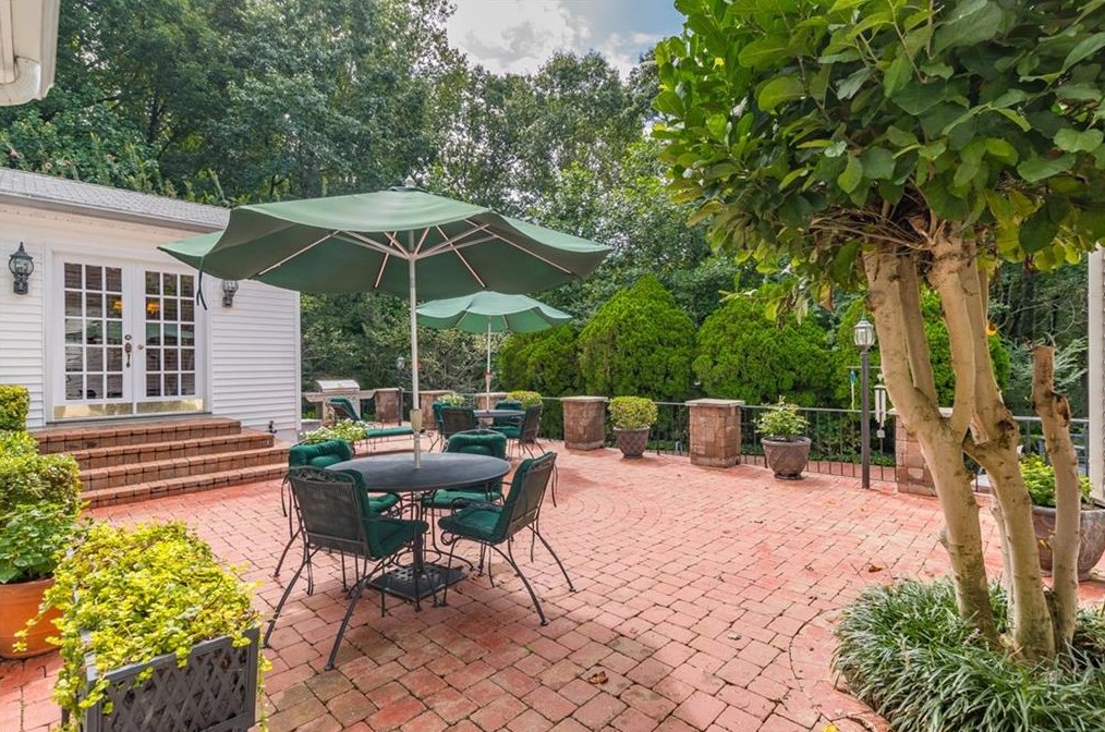 4610 Orkney Ln, Atlanta GA  30331-7440 exterior