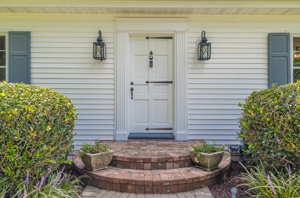4610 Orkney Ln, Atlanta GA  30331-7440 exterior