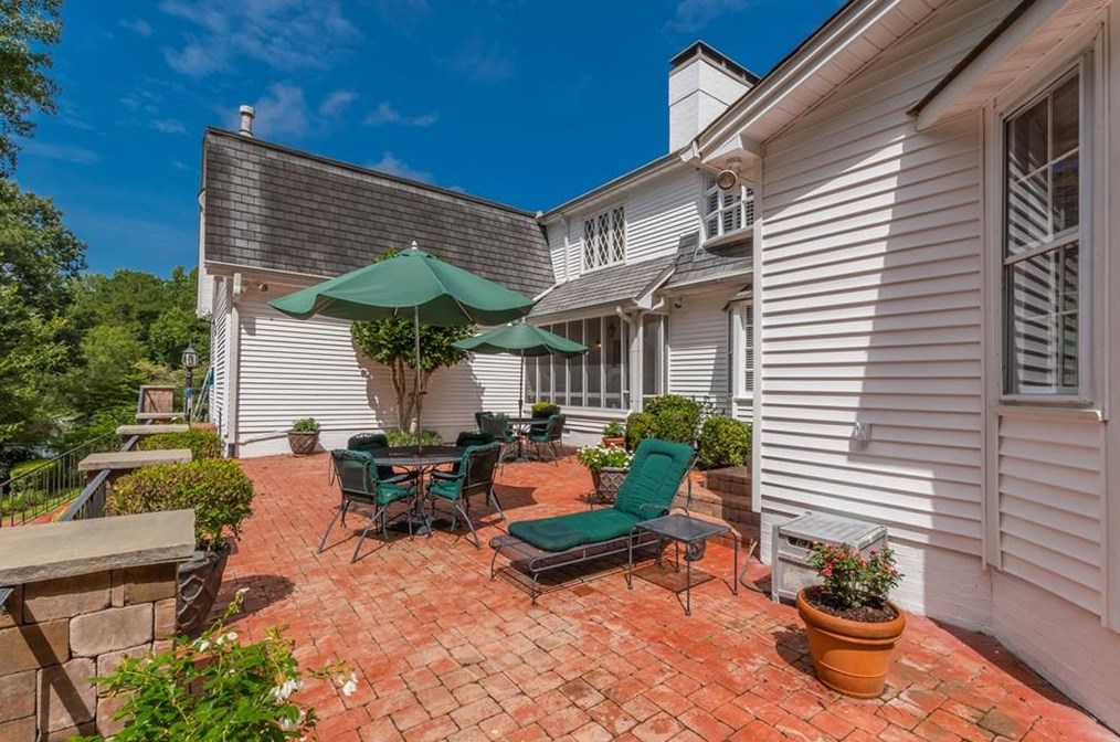4610 Orkney Ln, Atlanta GA  30331-7440 exterior