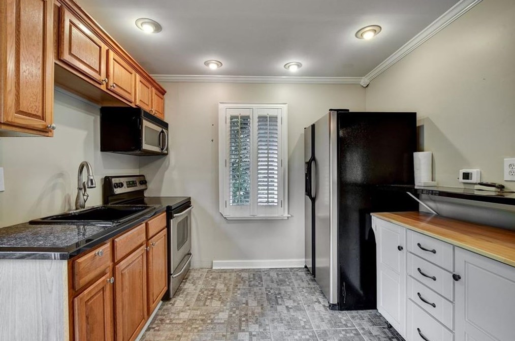1530 Niskey Lake Trl, Atlanta GA  30331-6318 exterior