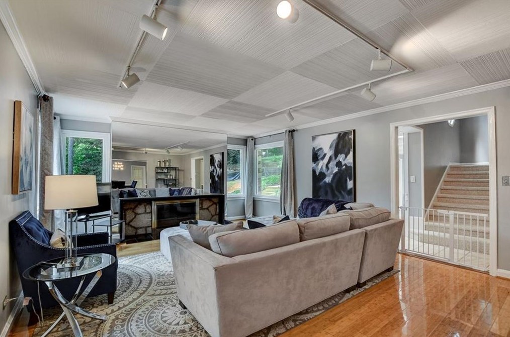 1530 Niskey Lake Trl, Atlanta GA  30331-6318 exterior