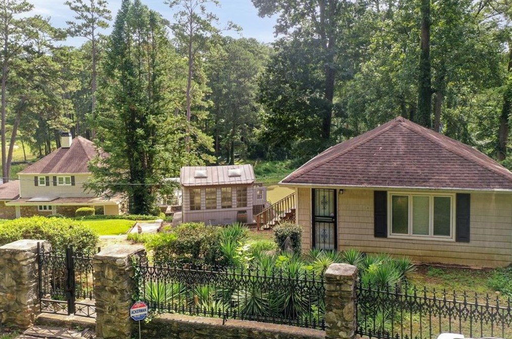 1530 Niskey Lake Trl, Atlanta GA  30331-6318 exterior