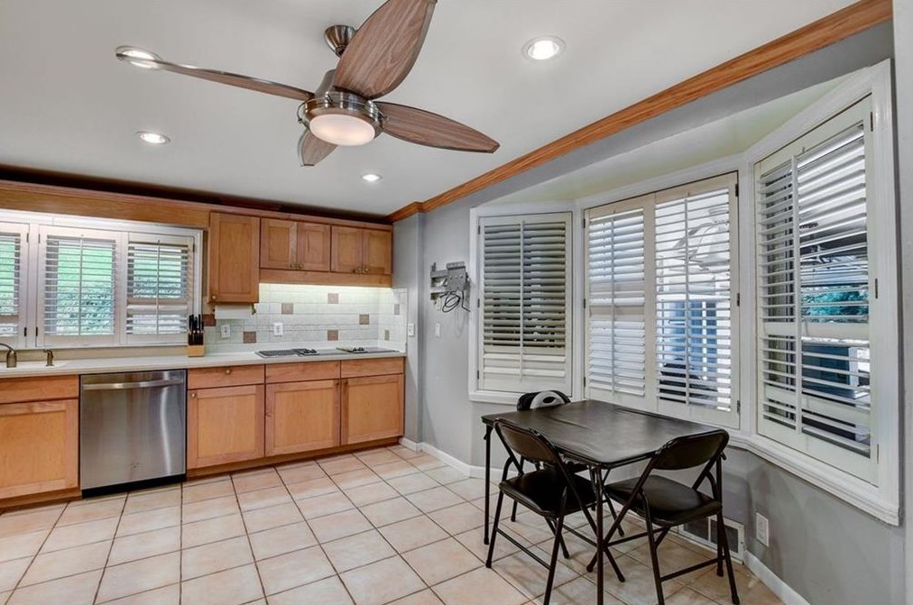 1530 Niskey Lake Trl, Atlanta GA  30331-6318 exterior