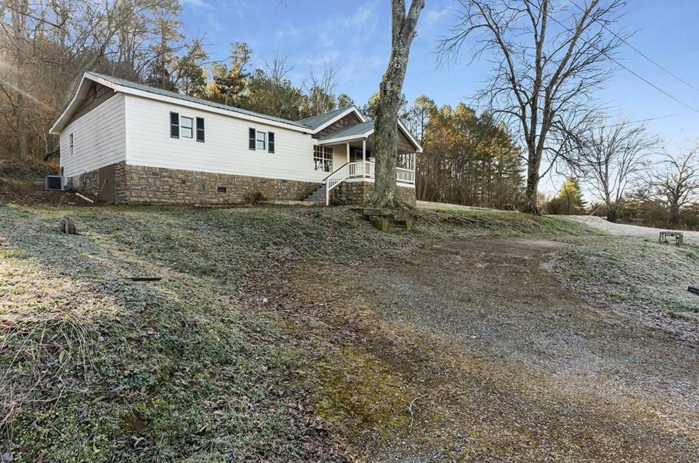 533 Spring Creek Rd, Trion, GA 30753-5302