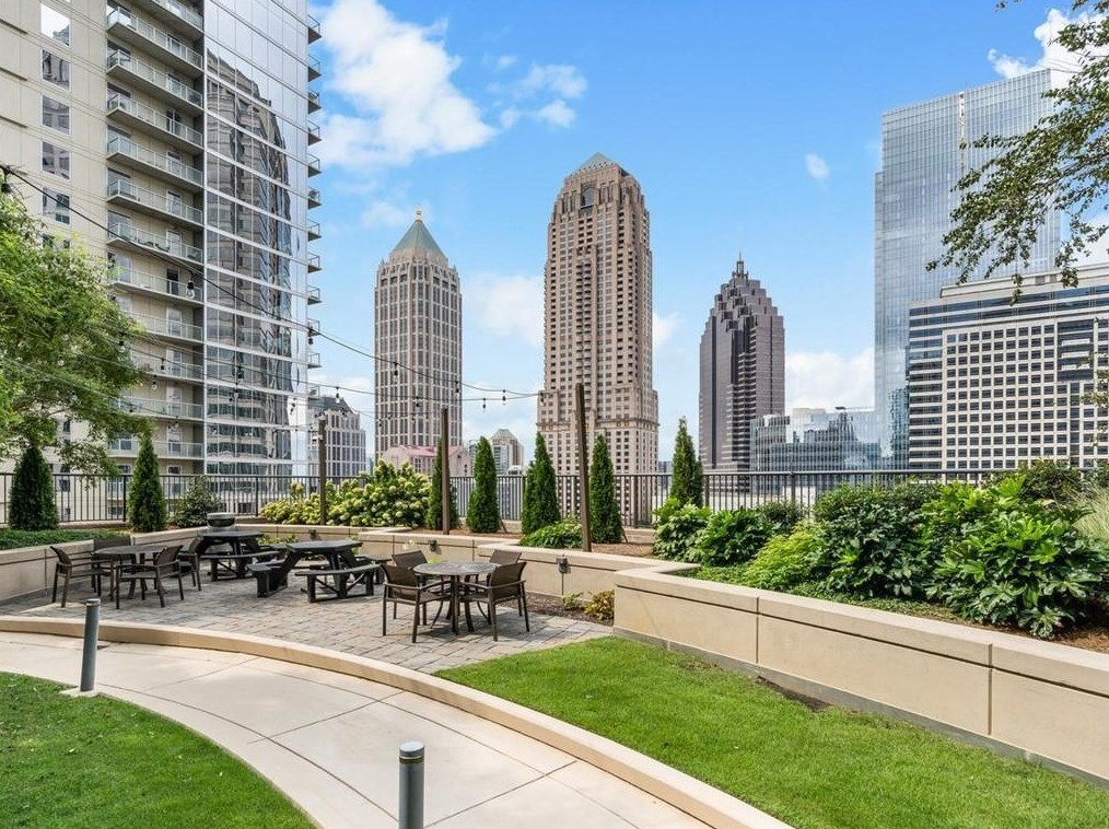 1080 Peachtree St, Atlanta GA  30309-3963 exterior