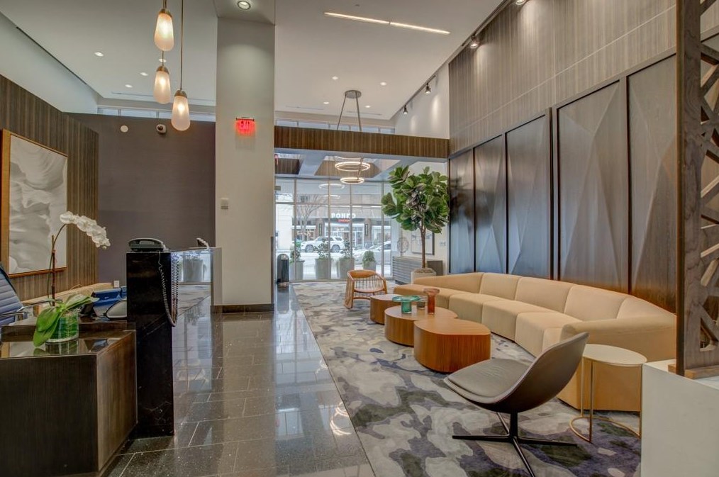 950 Peachtree St, Atlanta GA  30309-3862 exterior