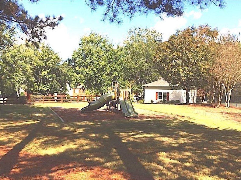 9445 Knollcrest Blvd, Alpharetta GA 30022-5112 exterior