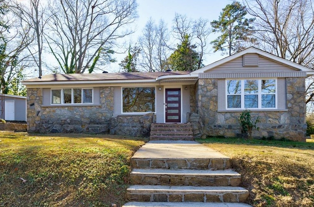 141 Fairview Dr, Fairburn, GA 30213-1101
