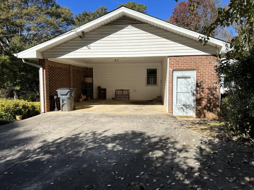 518 Creek View Dr, Lawrenceville, GA 30044-3764