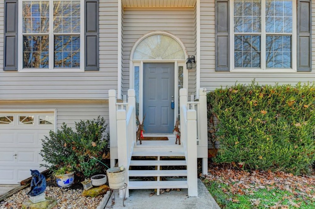 5060 Holly Hock Dr, Flowery Branch, GA 30542-5264