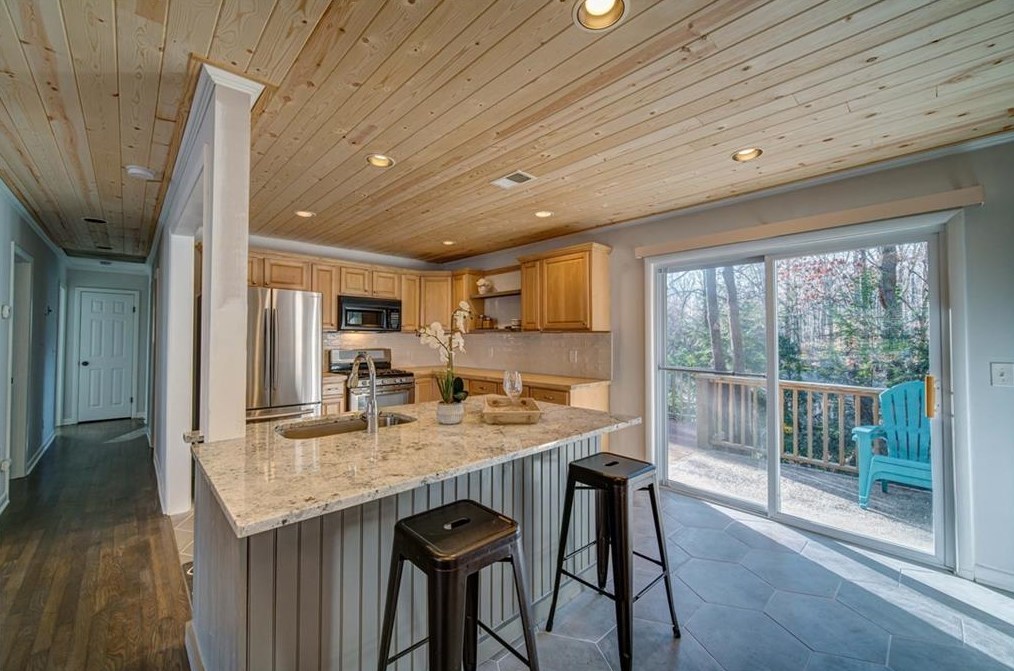112 Juniper St, Roswell, GA 30075-1156