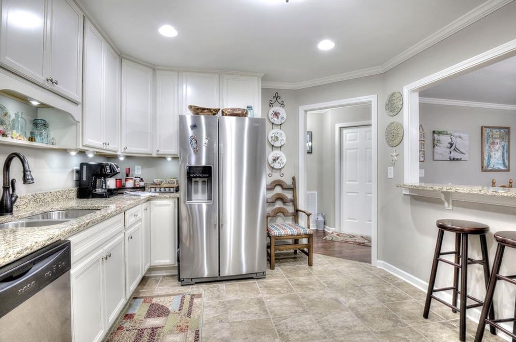 108 Millers Ln, Calhoun, GA 30701-5729