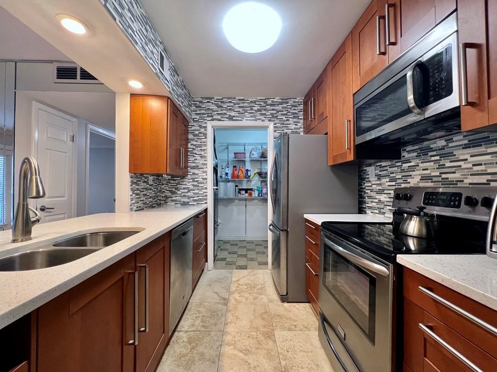 905 Tuxworth Cir, Decatur GA  30033-5625 exterior