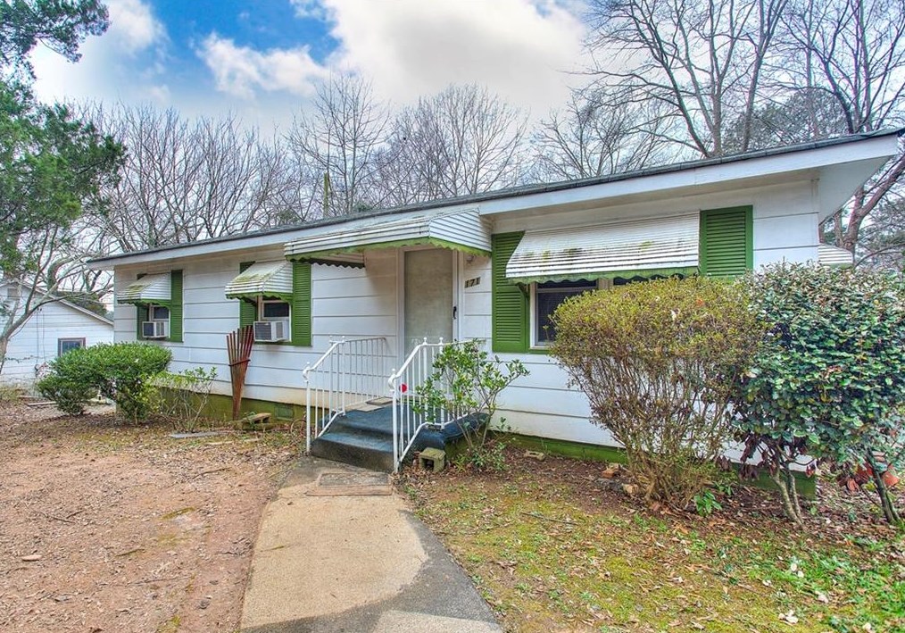 171 Honeysuckle Cir, Lawrenceville, GA 30046-4807
