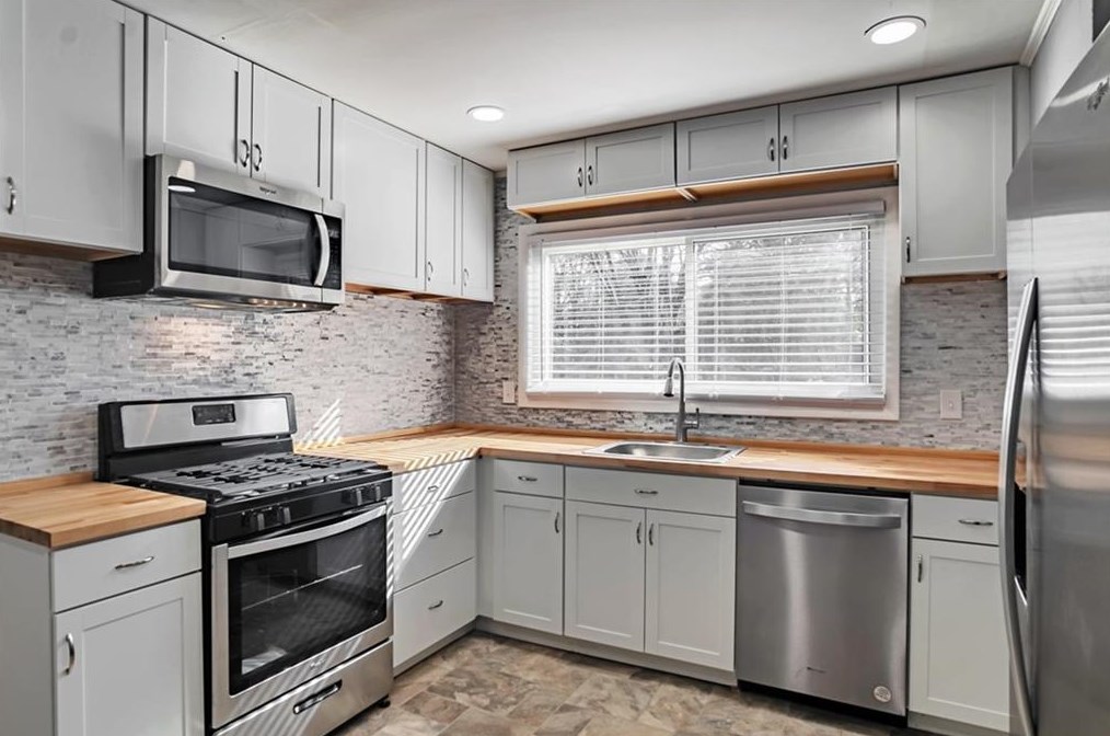 985 Winburn Dr, Atlanta, GA 30344-2852