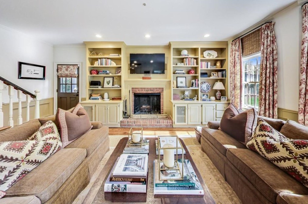1302 Wesley Pl, Atlanta GA  30327-1712 exterior