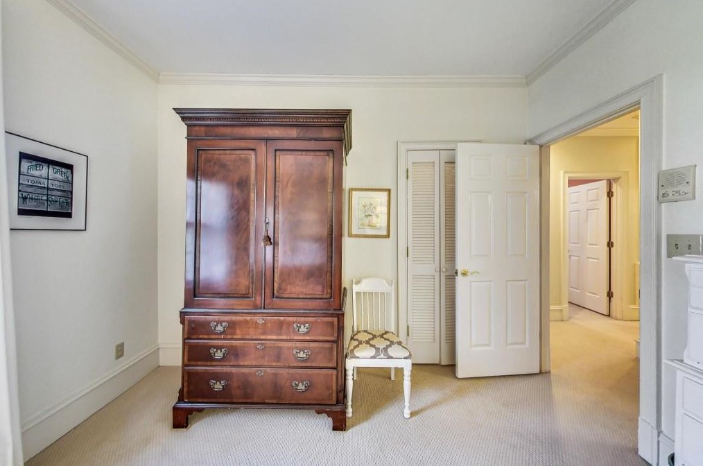 1302 Wesley Pl, Atlanta GA  30327-1712 exterior