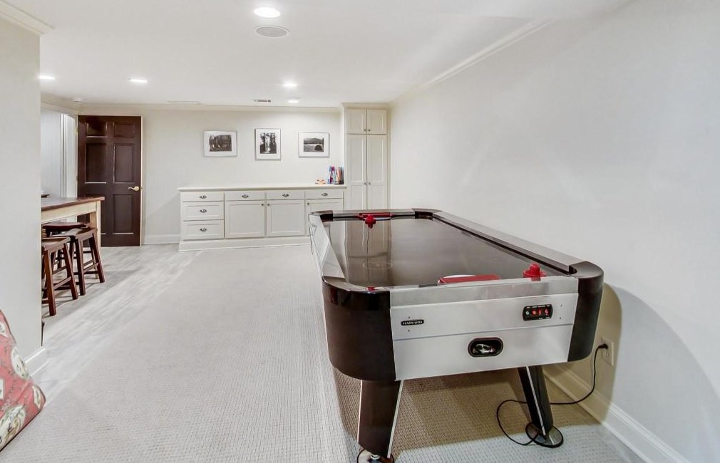 1302 Wesley Pl, Atlanta GA  30327-1712 exterior