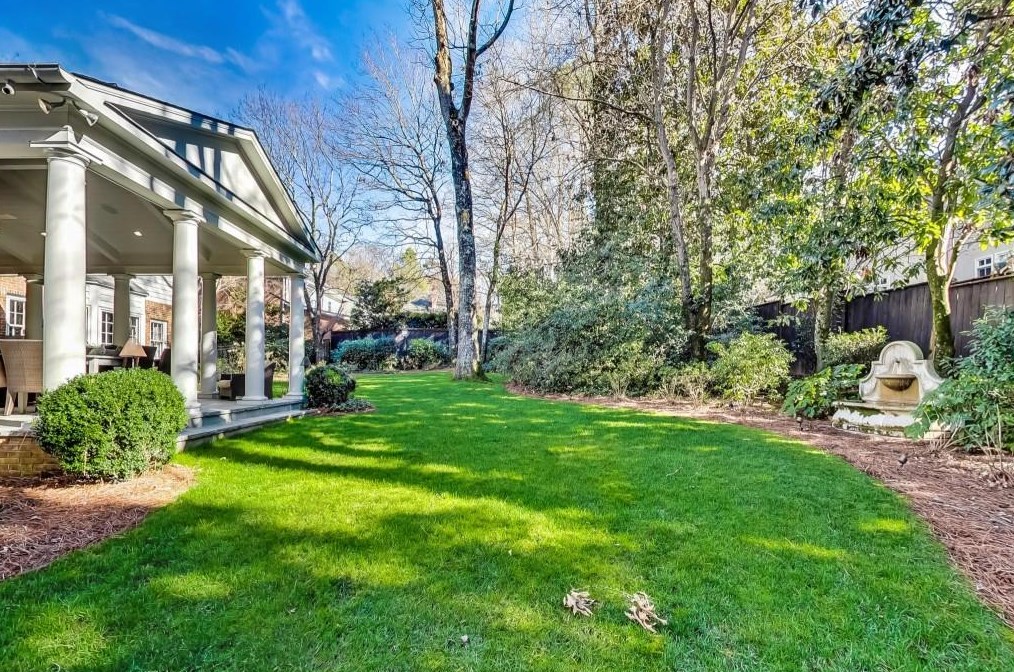 1302 Wesley Pl, Atlanta GA  30327-1712 exterior
