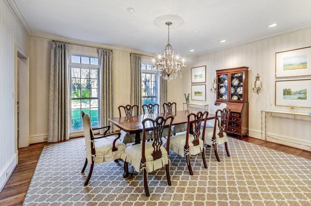1302 Wesley Pl, Atlanta GA  30327-1712 exterior