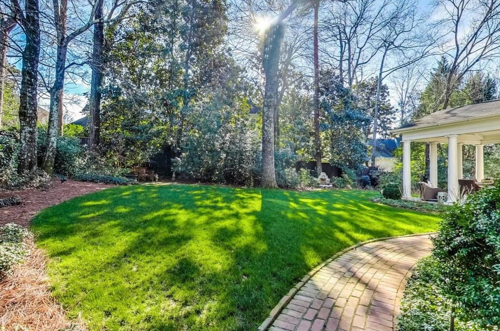 1302 Wesley Pl, Atlanta GA  30327-1712 exterior
