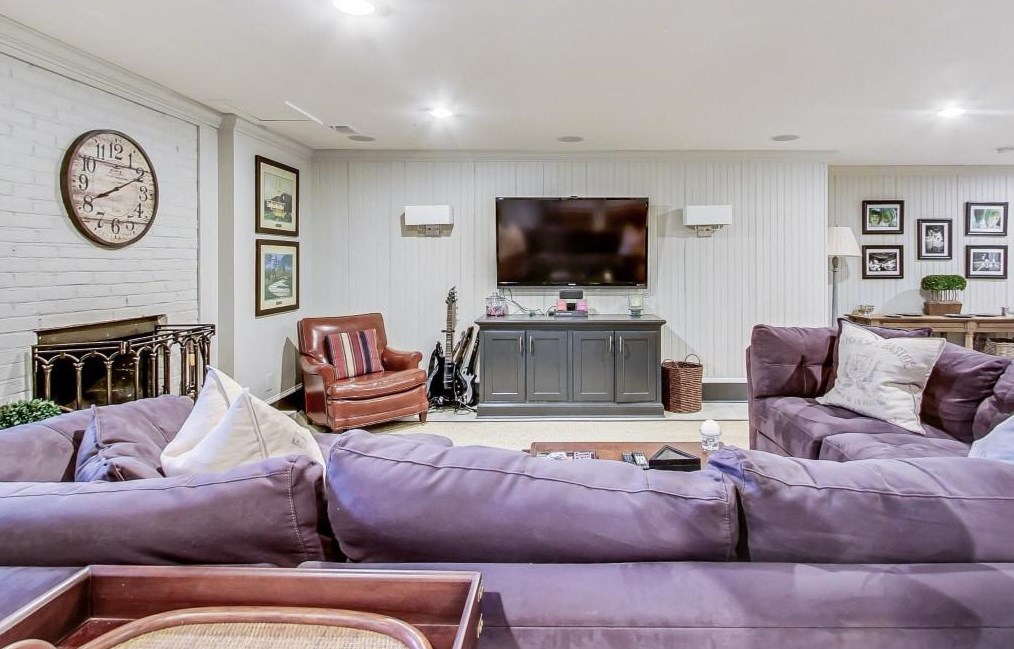 1302 Wesley Pl, Atlanta GA  30327-1712 exterior
