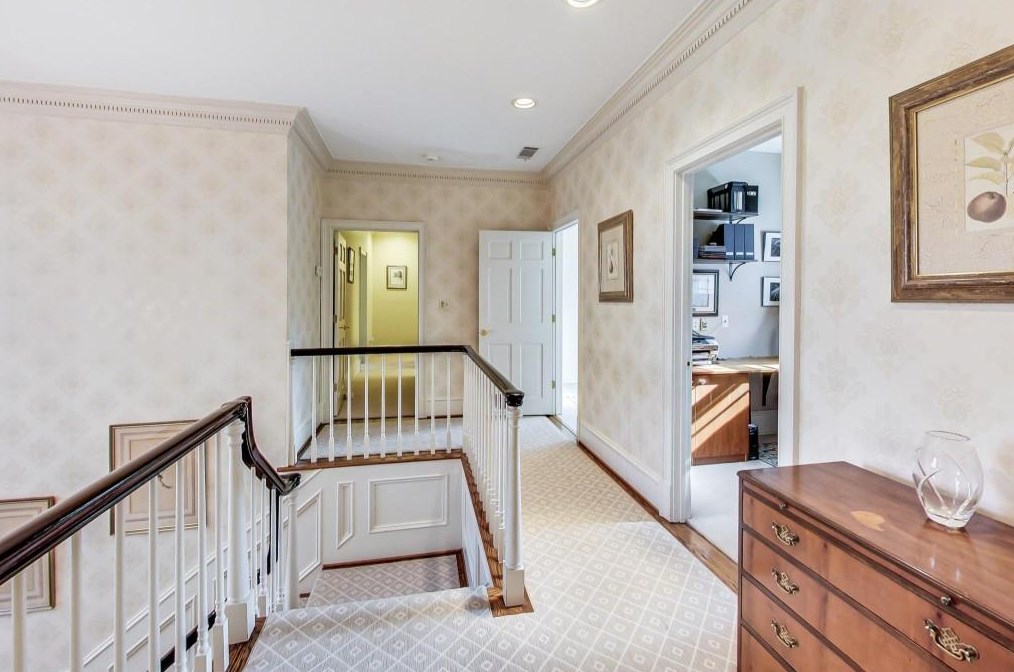 1302 Wesley Pl, Atlanta GA  30327-1712 exterior