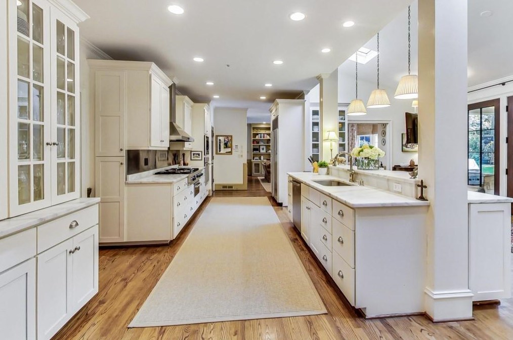 1302 Wesley Pl, Atlanta GA  30327-1712 exterior