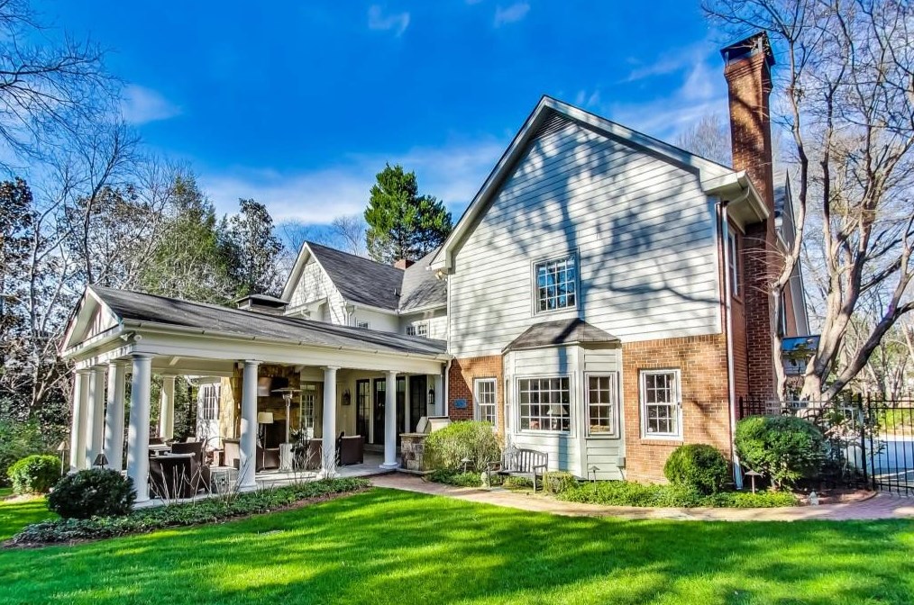 1302 Wesley Pl, Atlanta GA  30327-1712 exterior