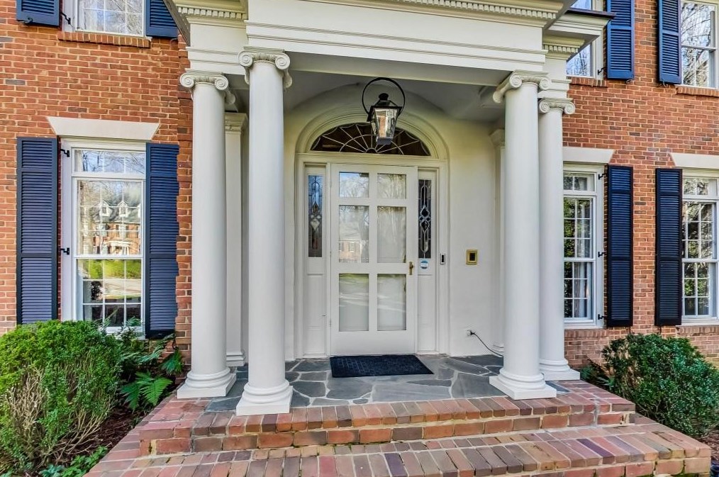1302 Wesley Pl, Atlanta GA  30327-1712 exterior