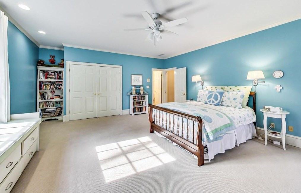 1302 Wesley Pl, Atlanta GA  30327-1712 exterior