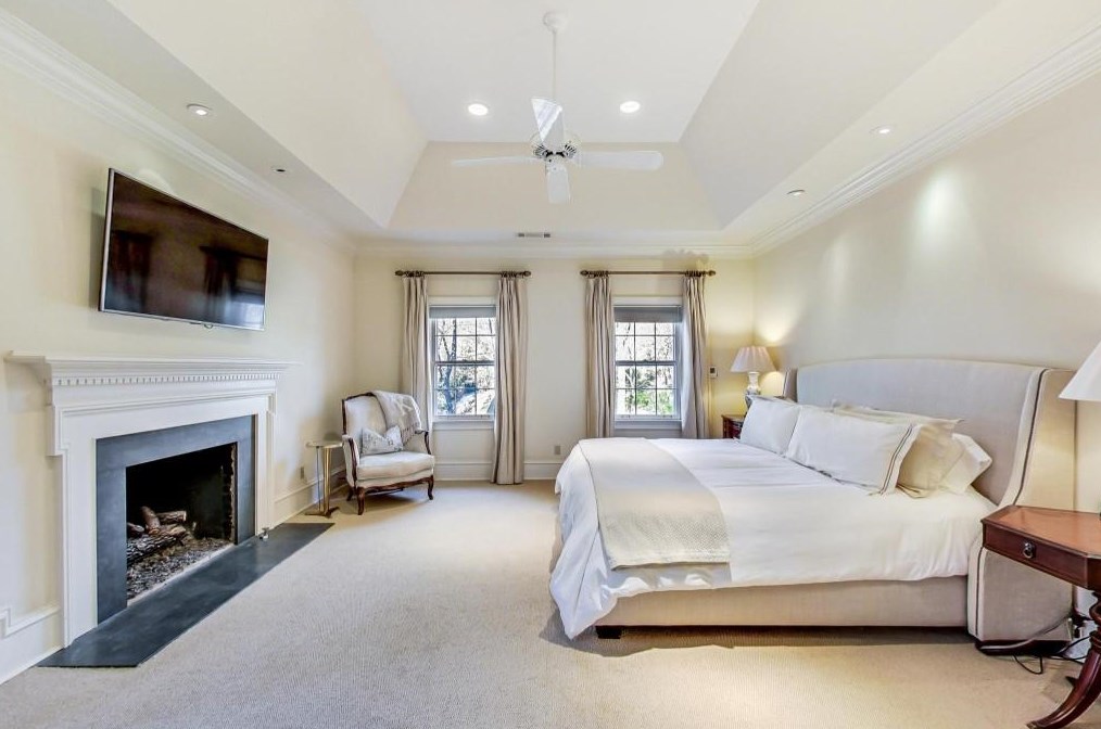 1302 Wesley Pl, Atlanta GA  30327-1712 exterior