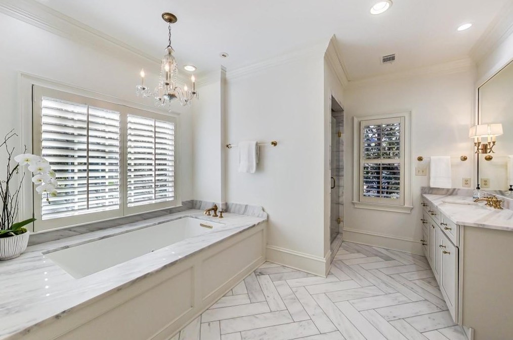 1302 Wesley Pl, Atlanta GA  30327-1712 exterior