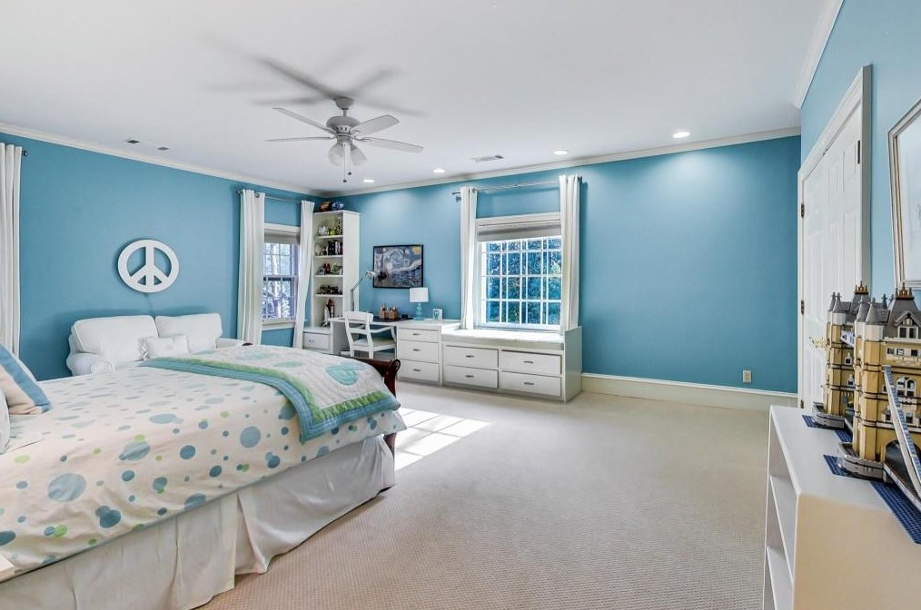 1302 Wesley Pl, Atlanta GA  30327-1712 exterior