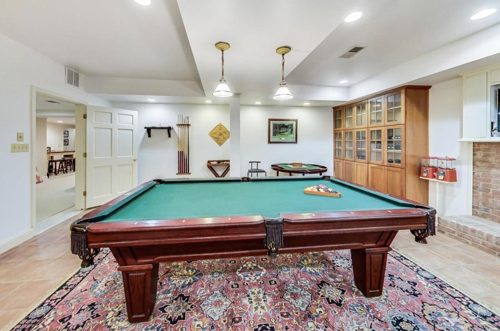 1302 Wesley Pl, Atlanta GA  30327-1712 exterior