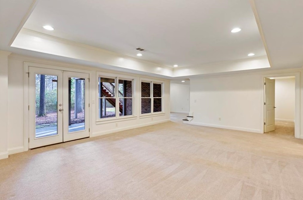 688 Mountain Dr, Atlanta GA 30342-3900 exterior