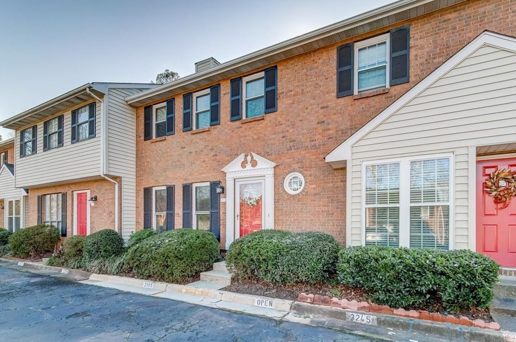 3235 Cape Cir, Alpharetta GA  30009-3772 exterior