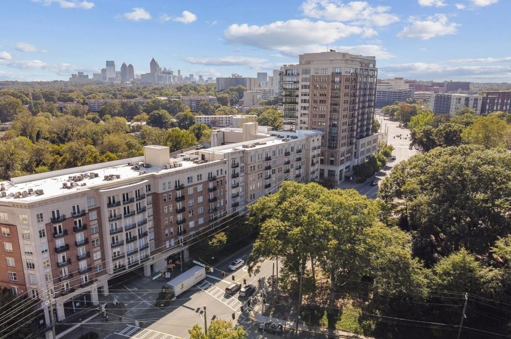 2255 Peachtree Rd, Atlanta GA  30309-1101 exterior