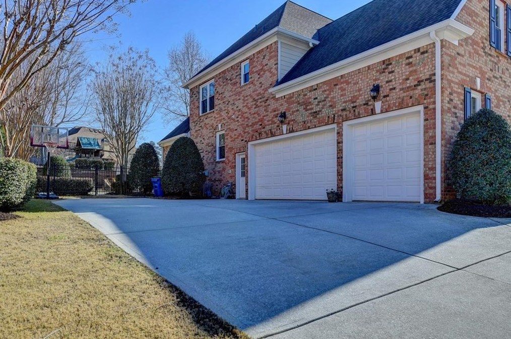 2512 Floral Valley Dr, Dacula, GA 30019-7267