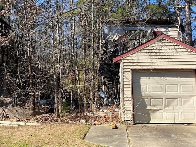 28 Pine Cone Ct, Atlanta, GA 30349-4961