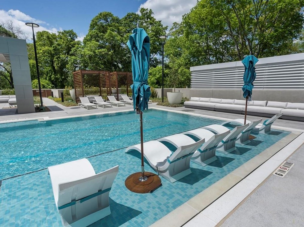 2520 Peachtree Rd, Atlanta GA  30305-3604 exterior