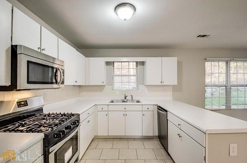 3092 Sentinel Cir, Lawrenceville, GA 30043-7636
