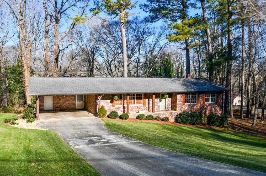 1505 Robinhood Trl, Gainesville GA  30501-2427 exterior