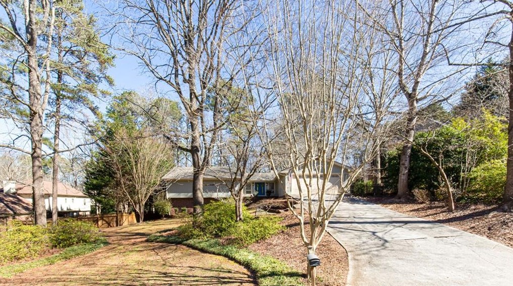 643 Chesterfield Dr, Lawrenceville, GA 30044-5625