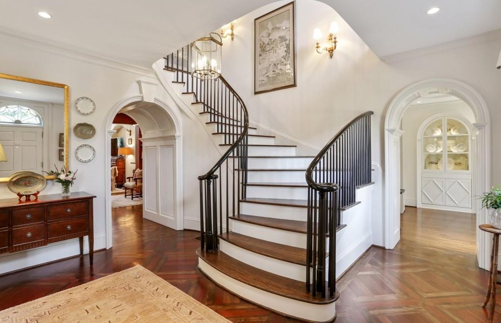2585 Woodward Way, Atlanta, GA 30305-3563