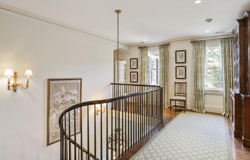 2585 Woodward Way, Atlanta GA  30305-3563 exterior