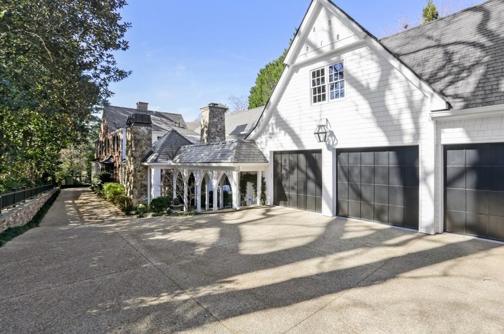 2585 Woodward Way, Atlanta GA  30305-3563 exterior